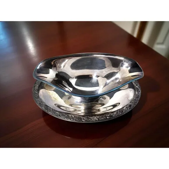 Vintage W.M.Rogers and Sons Victorian Rose Silver Plated Gravy Boat - Picture 3 of 11